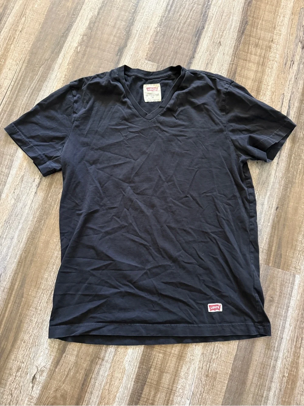 Levi’s Men’s Black V-Neck T-Shirt Logo Patch Size Medium
